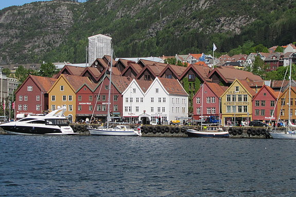 Hurtigruten-Panorama_Bergen-MOCEN.JPG 