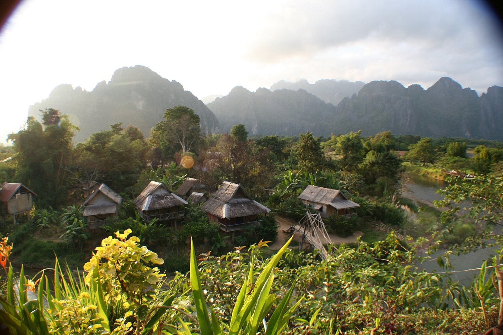 Bezauberndes Laos auf dem Mekong - mit Nachprogramm Hanoi und Halong-Bucht